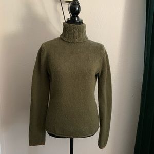 Gap sweater
